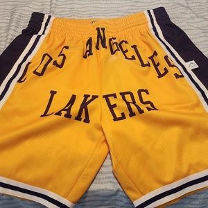 MITCHELL AND NESS LAKERS BASKETBALL SHORTS